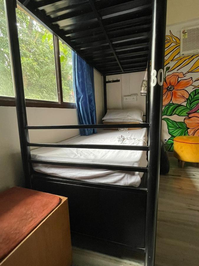 Krazy Solo Hostel Мумбаї Екстер'єр фото